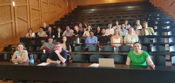 Studenter i en undervsiningssal