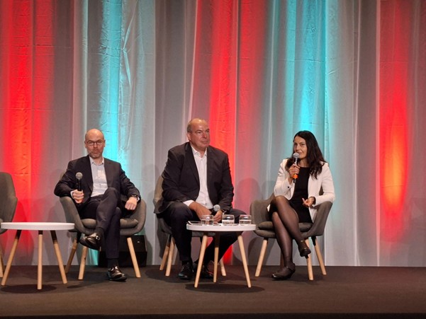 Picture of three people from the MS research area discussing