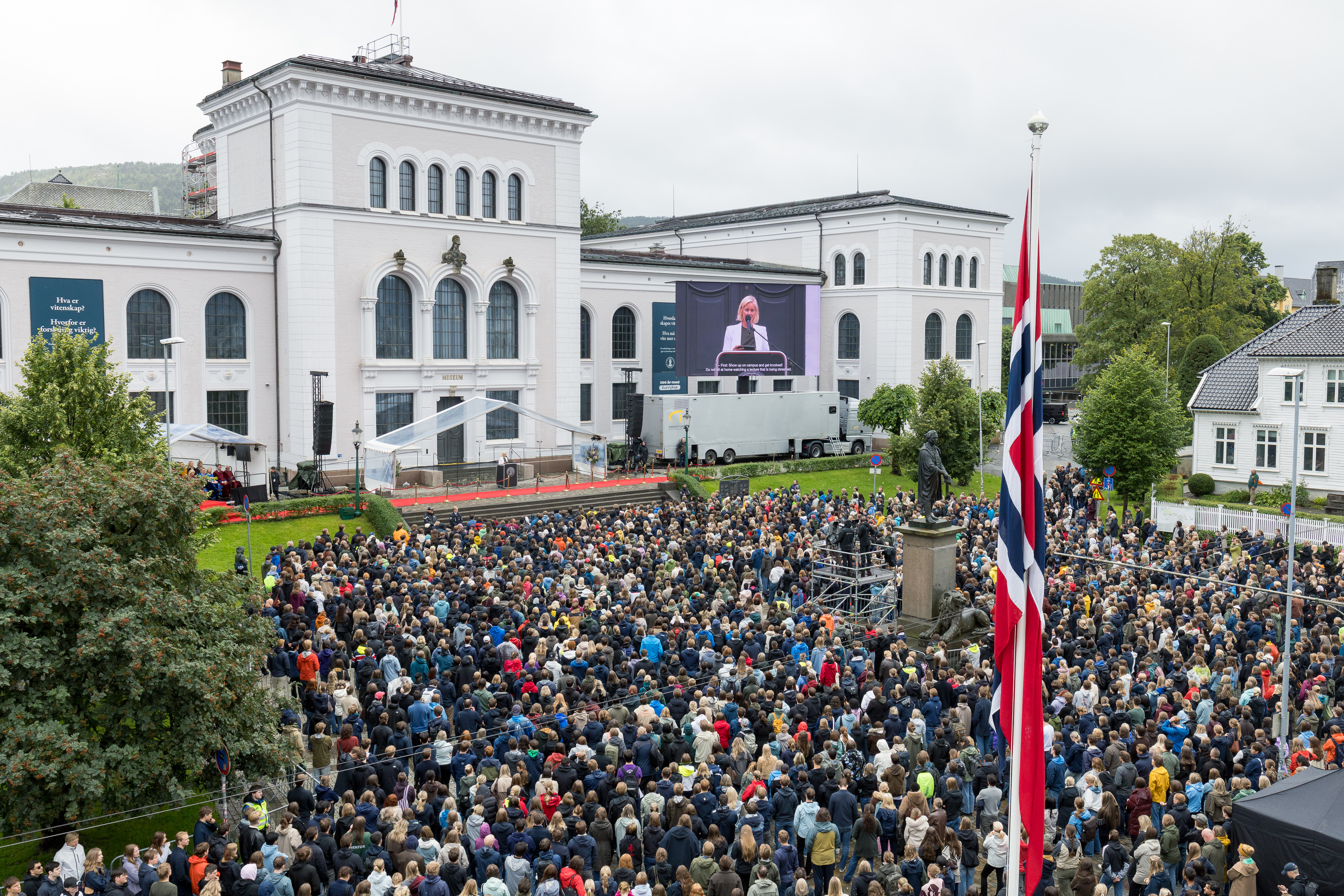 Fleire tusen studentar fant vegen til Muséplass. 