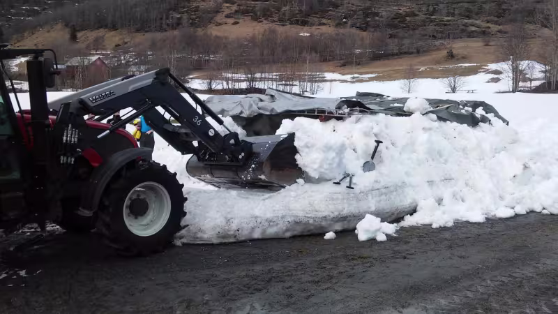 Construction of "cold chamber" for hypothermia research