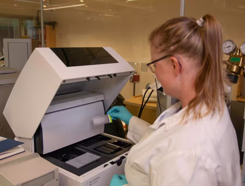 woman working on tapestation