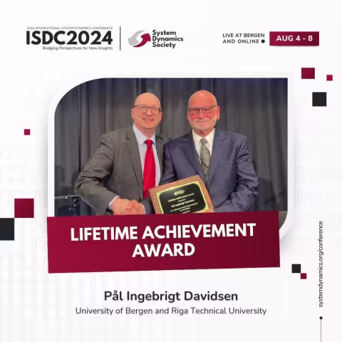Pål Davidsen with award in the frame of ISDC2024.