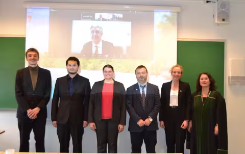 Supervisors, opponents and Shin