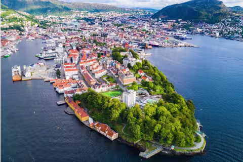 Luftbilde av Nordnes Park og sentrum av Bergen