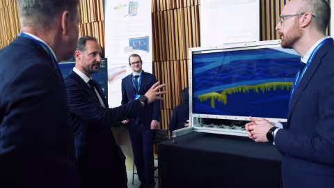H.R.H. Crown Prince Haakon of Norway engaging with Prof. Martin Fernø on the FluidFlower project.	