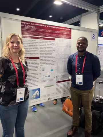 ERS-kongressen 2023, Milano: Robin Mzati Sinsamala og veileder Ane Johannessen ved deres posterpresentasjon.