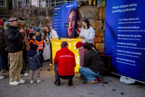 Picture showing reservoir physics group showcasing CO2 capture and storage to kids.