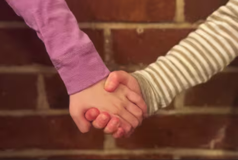 To barn holder hender