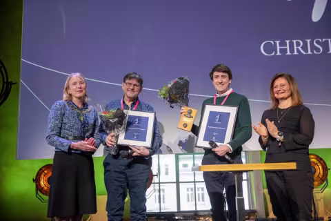 På scenen: Margareth Hagen, rektor ved UiB, Tor Fosse og Christian Fyllingsnes, BIFF og Pinar Heggernes, juryleder og prorektor ved UiB