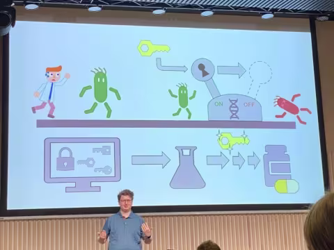 Ovidiu Todoran presenting in the competition.