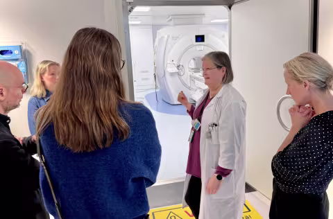 Professor Laura Airas is showing the team a PET scanner