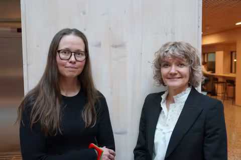 Bilde av Torill Stavenes og Ragnhild Muriaas