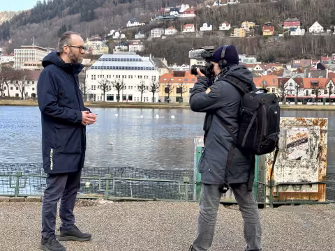 Professor Espen Gamlund har laget serien sammen med produsent Frode Ims.
