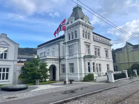 heist flagg på Museplasen