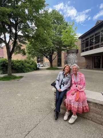 Professor Élodie Vargas (Université Grenoble-Alpes) and professor emerita Kjersti Fløttum (University of Bergen) at a conference in Louvain-la-Neuve. 