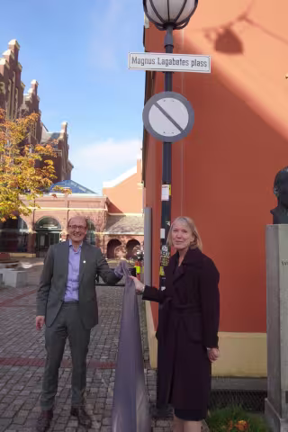 Karl Harald Søvig og Margareth Hagen på Magnus Lagabøtes plass