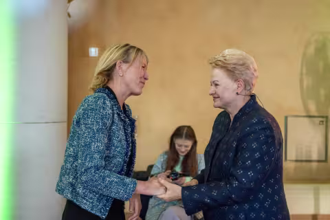 UiB-rektor Margareth Hagen og tidligere president i Litauen, Dalia Grybauskaitė.