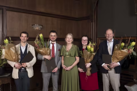 Prisene ble delt ut under Meltzermiddagen 6. mars. Fra venstre: Førsteamanuensis Stefan Riedener, seniorforsker Mohammad Khalil, rektor Margareth Hagen, professor Eva Gerdts og professor Rolf Birger Pedersen.