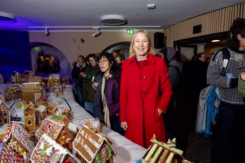 Margareth Hagen inne i Den akademiske pepperkakebyen