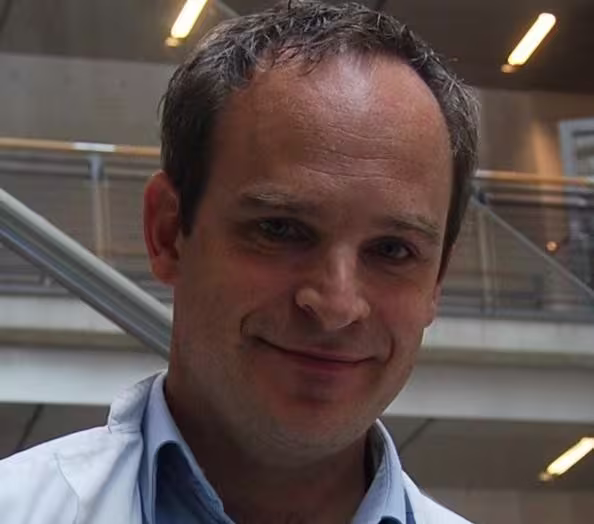 Porterett av gruppeleder: Helge Ræder