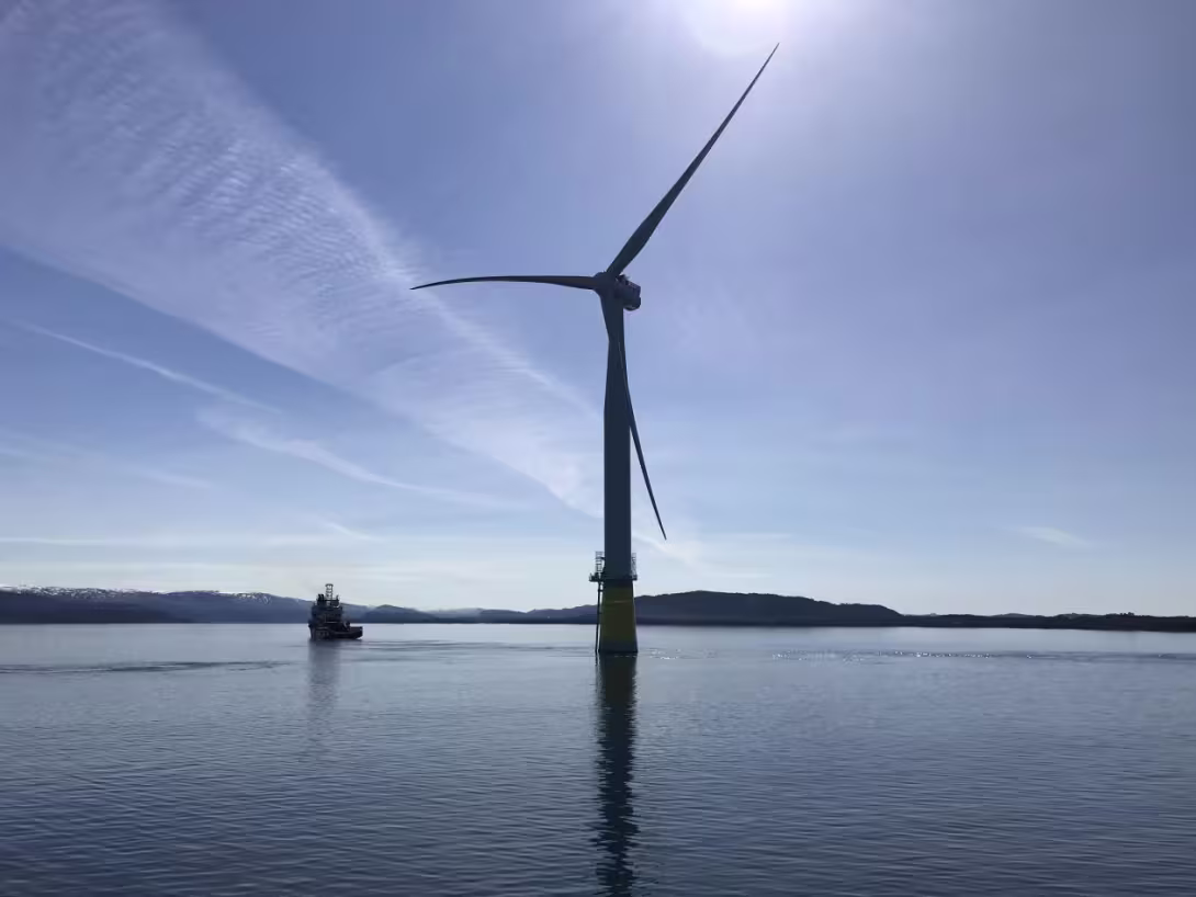 Bilde av flytende vindturbin