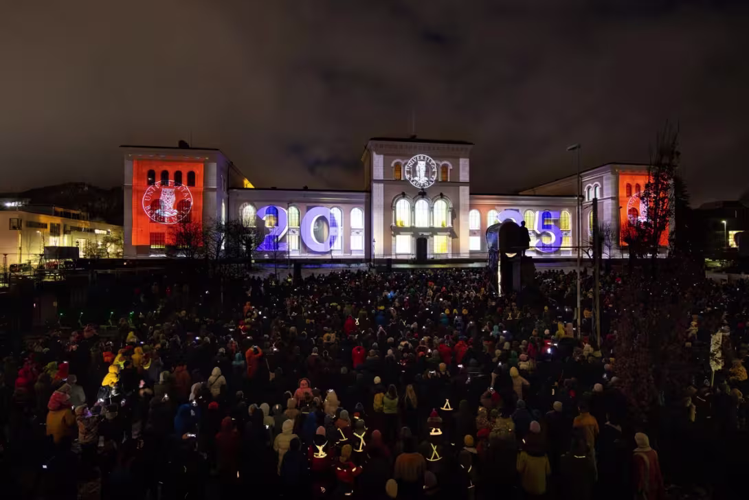 Folksomt på Museplass i Bergen