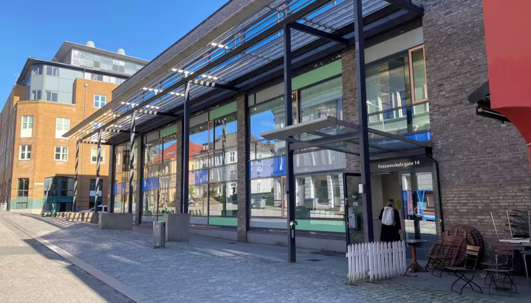Inngangsparti, bibliotek for samfunnsvitenskap, musikk og psykologi