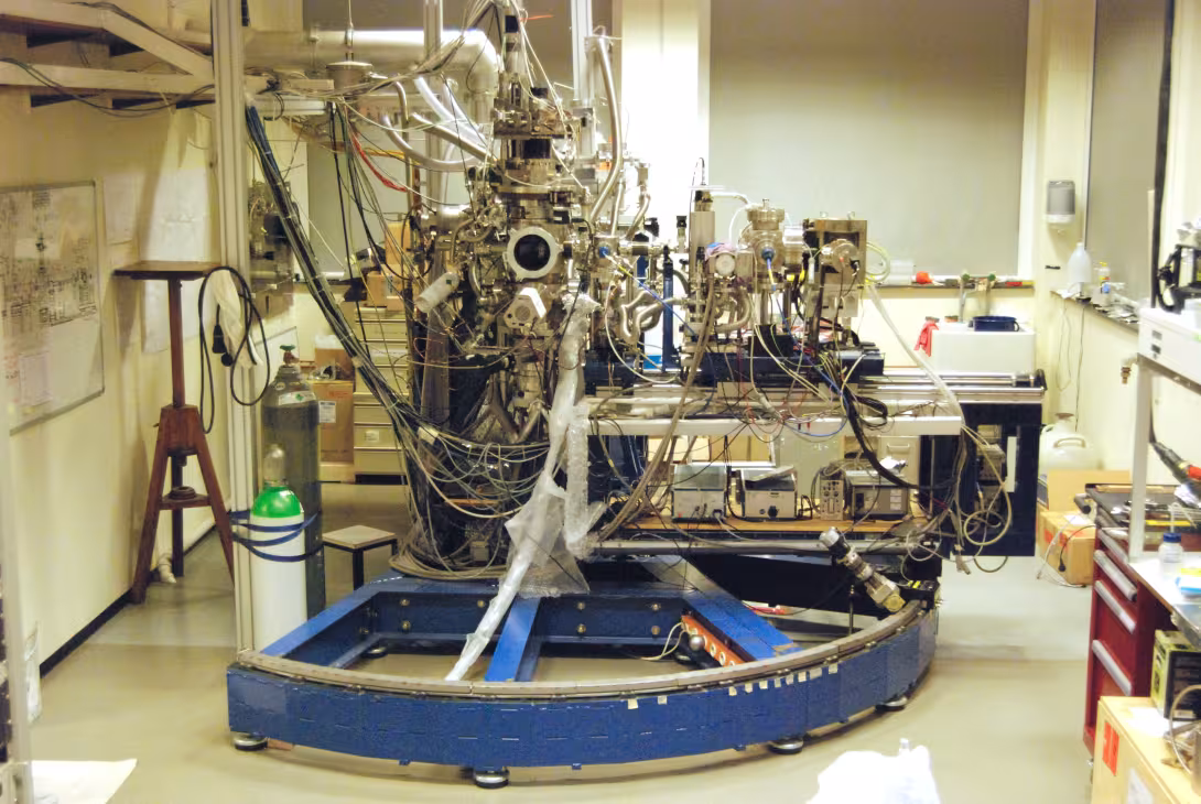Magie helium scattering apparatus at IFT