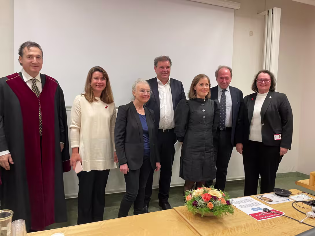 Bilde av kandidat og komite